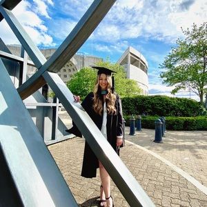 Meet your Posher, Lexie